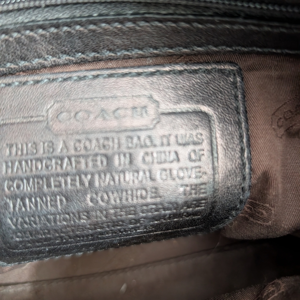 Small Vintage Coach Shoulder Bag - Picture 8 of 8